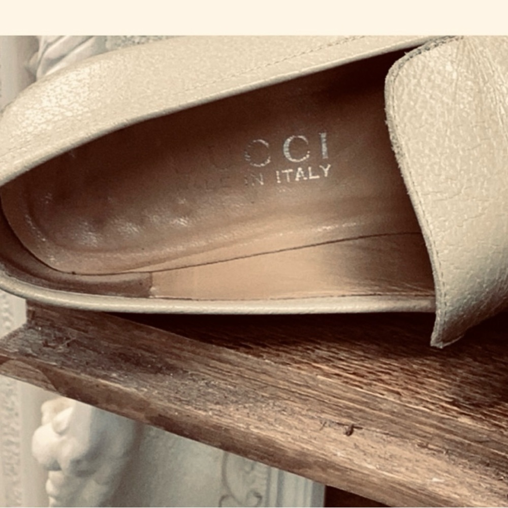 Vintage Gucci Women’s Ivory Leather Loafers – Size 5B – Made in Italy - Picture 4 of 7
